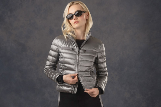 Warmth That Fits in Your Carry-On: The Art of Packing Smart Layers for Ultimate Versatility
