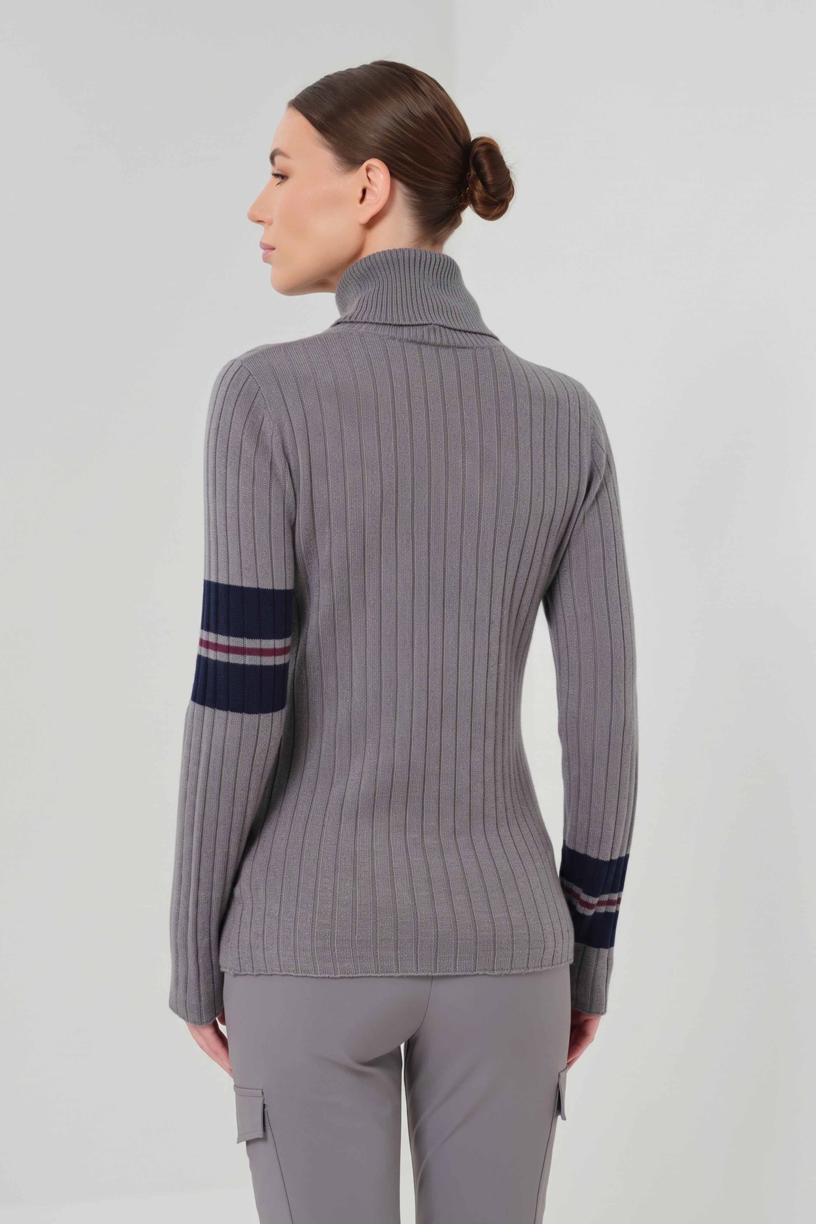 Jersey de cuello alto de cachemira de Lourdes