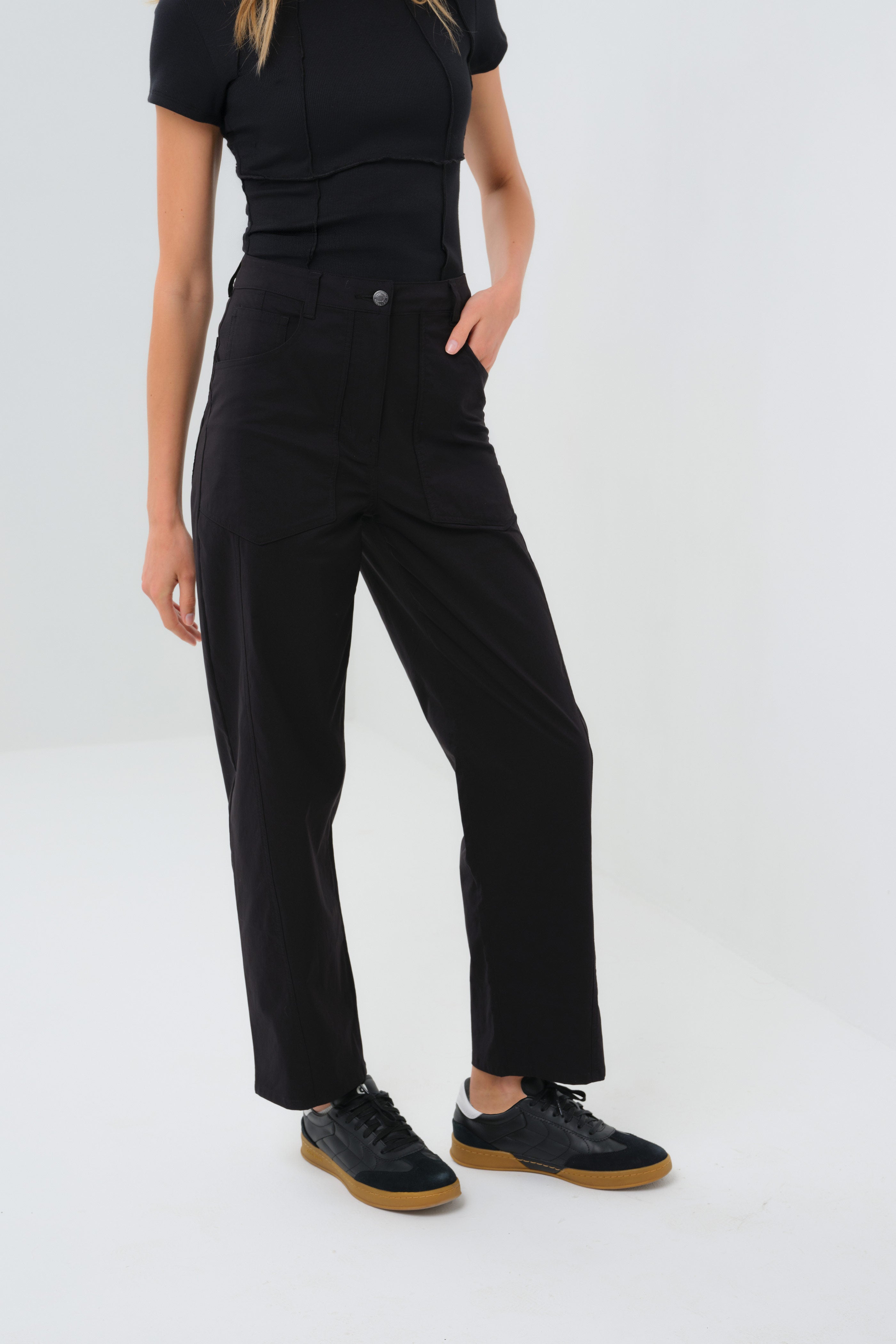 Liv Relaxed Light Barrel Leg Pant in Black