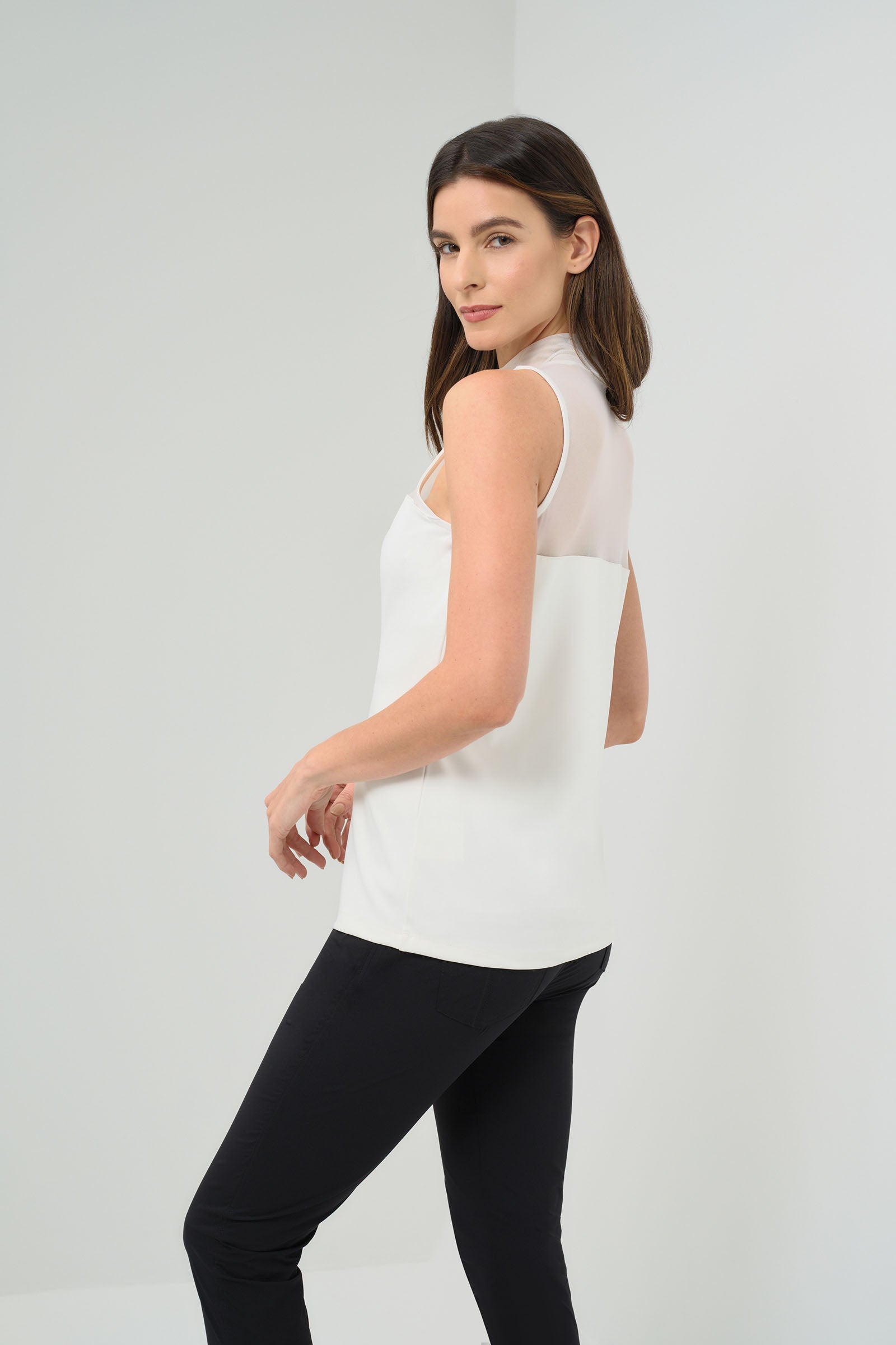 Top de cuello alto de malla sin mangas Ellen